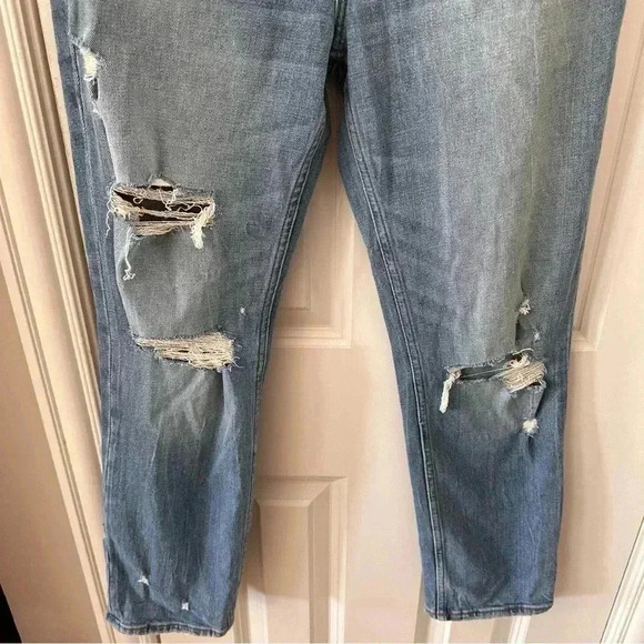 Abercrombie & Fitch Ultra High Rise Mom Jean Distressed Med Wash Womens Sz 26 2R - Picture 6 of 9